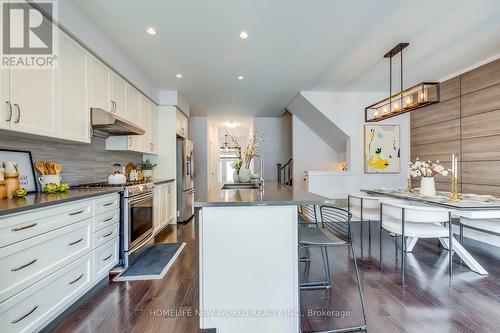 101 Denarius Cres, Richmond Hill, ON - Indoor Photo Showing Kitchen With Upgraded Kitchen