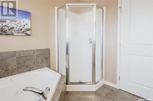 219 Fawcett Crescent, Saskatoon, SK - Indoor Photo Showing Bathroom