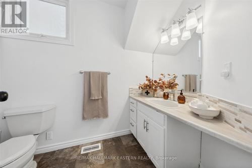 736 Wallis Drive, Peterborough, ON - Indoor Photo Showing Bathroom