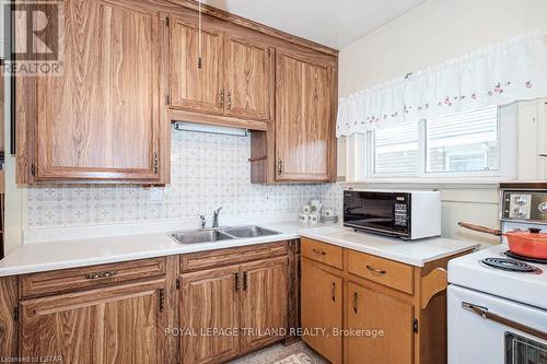 27 Willingdon Ave, London, ON - Indoor Photo Showing Kitchen With Double Sink