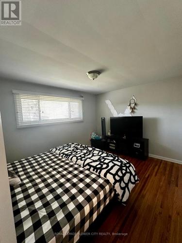 4019 Longfellow Ave, Windsor, ON - Indoor Photo Showing Bedroom