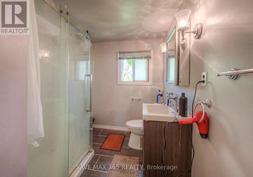 6 Hampton Street, Brantford, ON - Indoor Photo Showing Bathroom