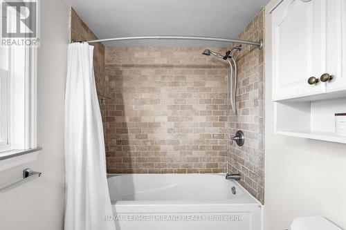 23722 Old Airport Rd, Southwest Middlesex, ON - Indoor Photo Showing Bathroom
