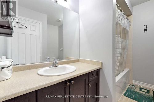21 Hatton Crt, Brampton, ON - Indoor Photo Showing Bathroom