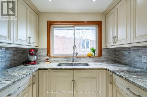 552 Letitia Crt, Burlington, ON - Indoor Photo Showing Kitchen With Double Sink With Upgraded Kitchen