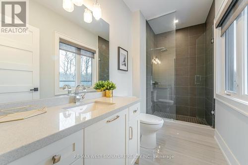 84 Sackville St, Caledon, ON - Indoor Photo Showing Bathroom