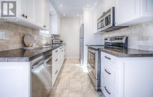 352 Coxe Blvd, Milton, ON - Indoor Photo Showing Kitchen With Upgraded Kitchen