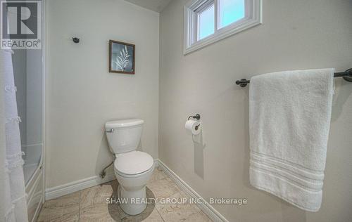 352 Coxe Blvd, Milton, ON - Indoor Photo Showing Bathroom
