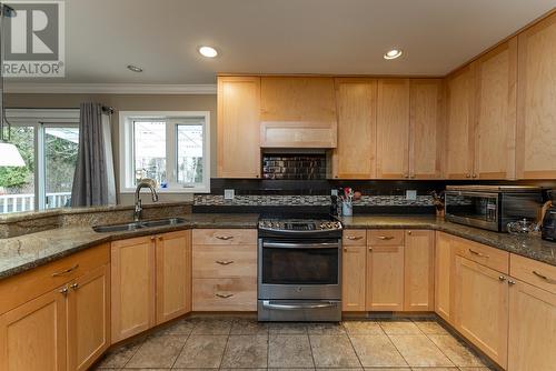 2670 Lyndridge Place, Prince George, BC - Indoor Photo Showing Kitchen With Double Sink