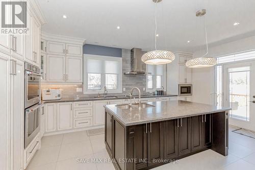 4640 Lloydtown-Aurora Rd, King, ON - Indoor Photo Showing Kitchen With Upgraded Kitchen
