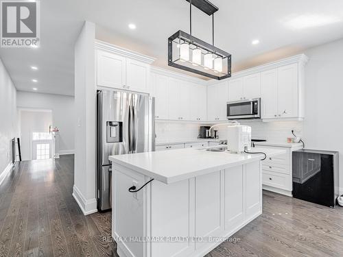 1538 Farrow Crescent, Innisfil, ON - Indoor Photo Showing Kitchen With Upgraded Kitchen