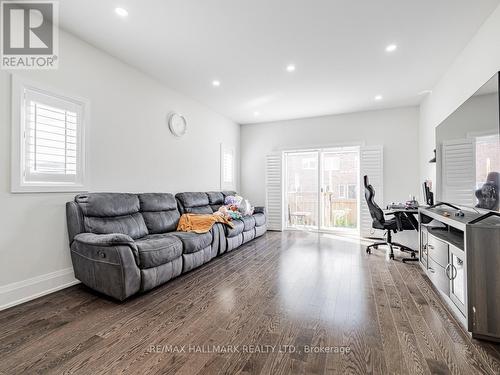 1538 Farrow Crescent, Innisfil, ON - Indoor Photo Showing Living Room