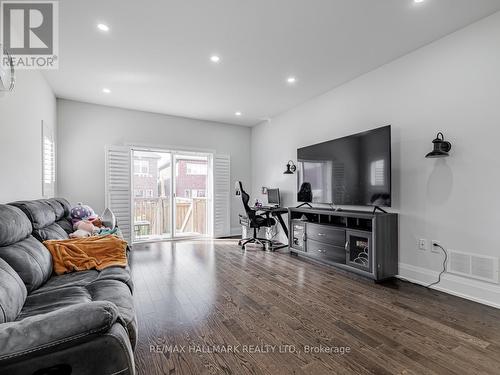 1538 Farrow Crescent, Innisfil, ON - Indoor Photo Showing Living Room
