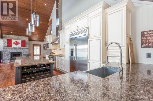 2377 Orimat Road, Severn, ON - Indoor Photo Showing Kitchen With Upgraded Kitchen