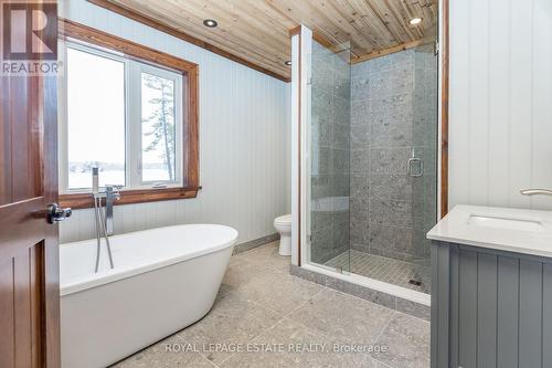 2377 Orimat Road, Severn, ON - Indoor Photo Showing Bathroom