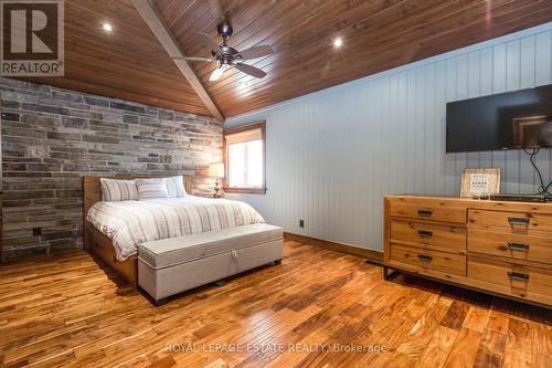 2377 Orimat Rd, Severn, ON - Indoor Photo Showing Bedroom