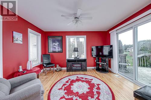 52 Vermont Avenue, Wasaga Beach, ON - Indoor Photo Showing Living Room