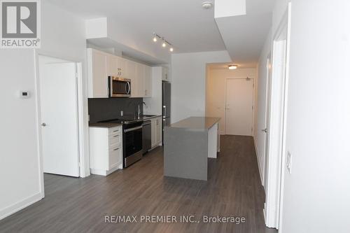 #523 -681 Yonge St, Barrie, ON - Indoor Photo Showing Kitchen