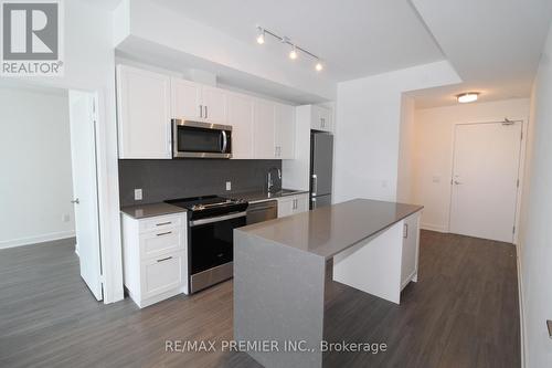 #523 -681 Yonge St, Barrie, ON - Indoor Photo Showing Kitchen