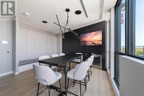#523 -681 Yonge St, Barrie, ON - Indoor Photo Showing Dining Room