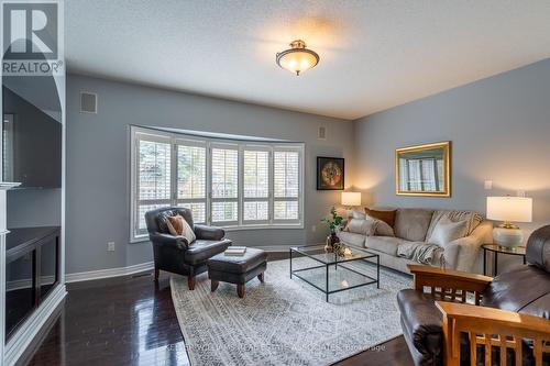 3263 Pringle Place, Mississauga, ON - Indoor Photo Showing Living Room