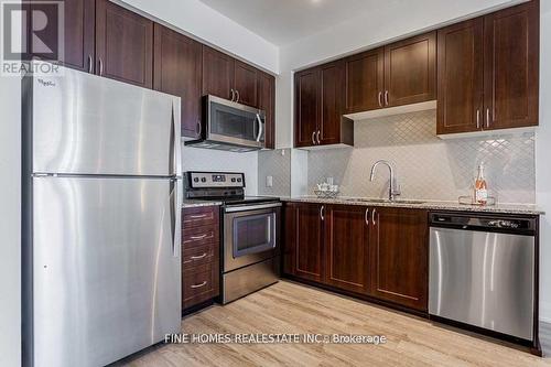 514 - 2800 Keele Street, Toronto (Downsview-Roding-Cfb), ON - Indoor Photo Showing Kitchen