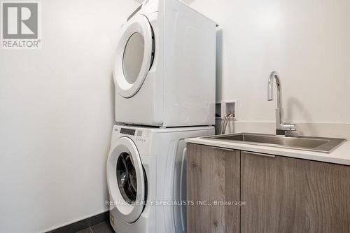 #5103 -1 Yorkville Ave, Toronto, ON - Indoor Photo Showing Laundry Room