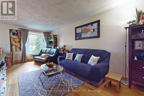 847 Zator Avenue, Pickering, ON - Indoor Photo Showing Living Room
