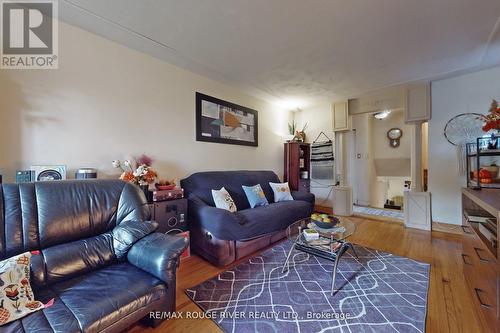 847 Zator Avenue, Pickering, ON - Indoor Photo Showing Living Room