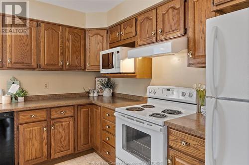 15301 Morris, Lakeshore, ON - Indoor Photo Showing Kitchen