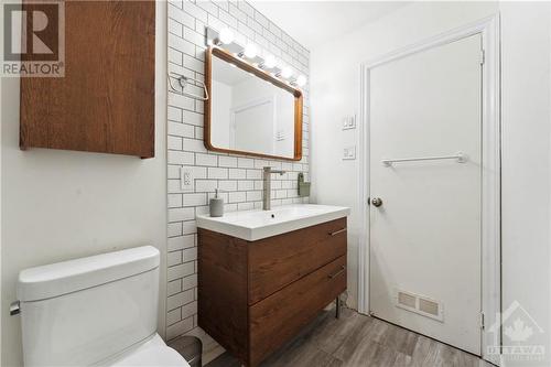 10 Cassidy Road, Ottawa, ON - Indoor Photo Showing Bathroom