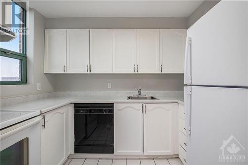 1440 Heron Road Unit#511, Ottawa, ON - Indoor Photo Showing Kitchen