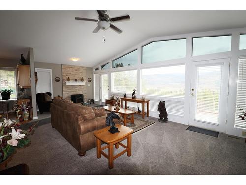 3295 Eagle Ridge Road, Grand Forks, BC - Indoor Photo Showing Living Room