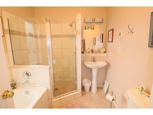 3295 Eagle Ridge Road, Grand Forks, BC - Indoor Photo Showing Bathroom