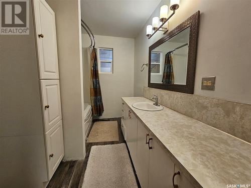 591 101St Street, North Battleford, SK - Indoor Photo Showing Bathroom