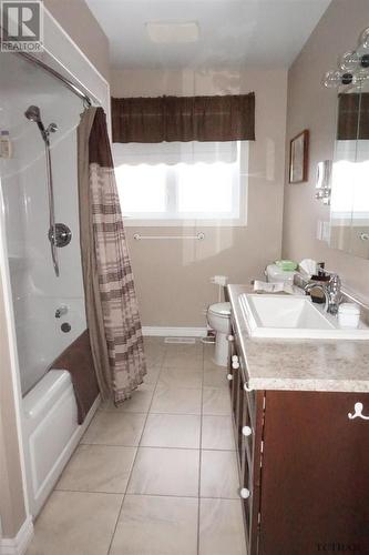 156 Haliburton Ave W, Temiskaming Shores, ON - Indoor Photo Showing Bathroom