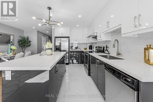 55 Verne Cres, Toronto, ON - Indoor Photo Showing Kitchen With Upgraded Kitchen