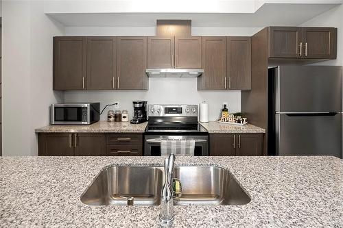 527 Shaver Road|Unit #24, Ancaster, ON - Indoor Photo Showing Kitchen With Double Sink With Upgraded Kitchen