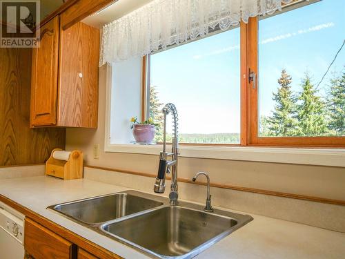 4845 Ten Mile Lake Road, Quesnel, BC - Indoor Photo Showing Kitchen With Double Sink