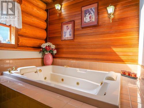 4845 Ten Mile Lake Road, Quesnel, BC - Indoor Photo Showing Bathroom