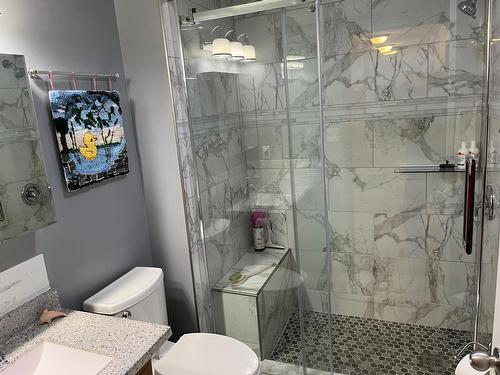 4887 Glen Eagle Drive, Fairmont Hot Springs, BC - Indoor Photo Showing Bathroom