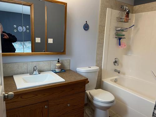 4887 Glen Eagle Drive, Fairmont Hot Springs, BC - Indoor Photo Showing Bathroom