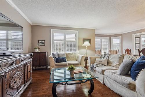 4667 Portage Road|Unit #14, Niagara Falls, ON - Indoor Photo Showing Living Room