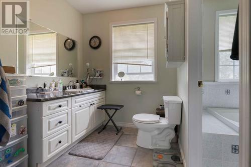 1125 Ptarmigan Road, Chase, BC - Indoor Photo Showing Bathroom