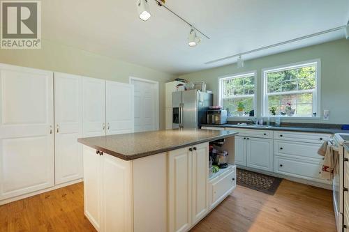 1125 Ptarmigan Road, Chase, BC - Indoor Photo Showing Kitchen With Double Sink