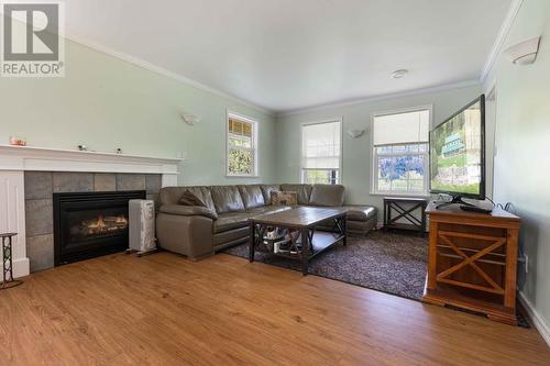 1125 Ptarmigan Road, Chase, BC - Indoor Photo Showing Living Room With Fireplace