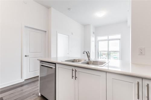 5055 Greenlane Road|Unit #617, Beamsville, ON - Indoor Photo Showing Kitchen With Double Sink
