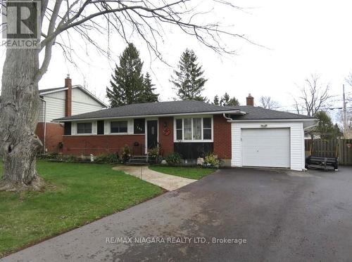740 Ferndale Ave, Fort Erie, ON - Outdoor With Facade