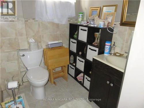 740 Ferndale Ave, Fort Erie, ON - Indoor Photo Showing Bathroom