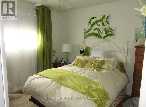 740 Ferndale Ave, Fort Erie, ON - Indoor Photo Showing Bedroom
